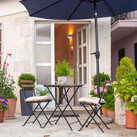 Boutique Waterfront Apartments Подгора Экстерьер фото